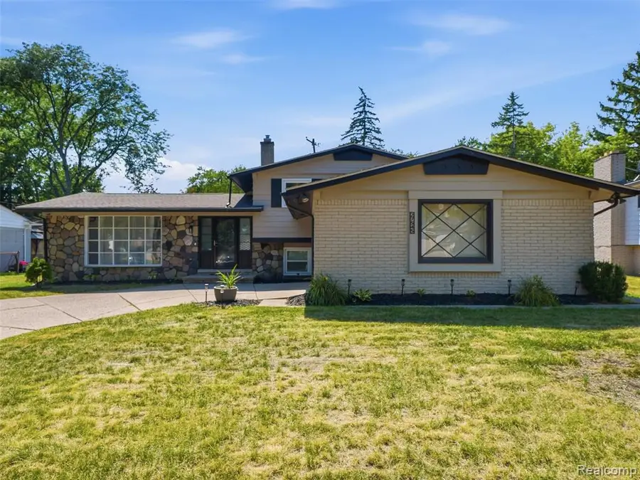 27545 Abington, Southfield, MI 48076 - #2