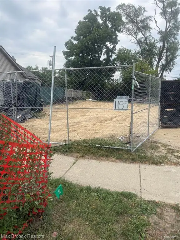 1155 E Lincoln, Birmingham, MI 48009