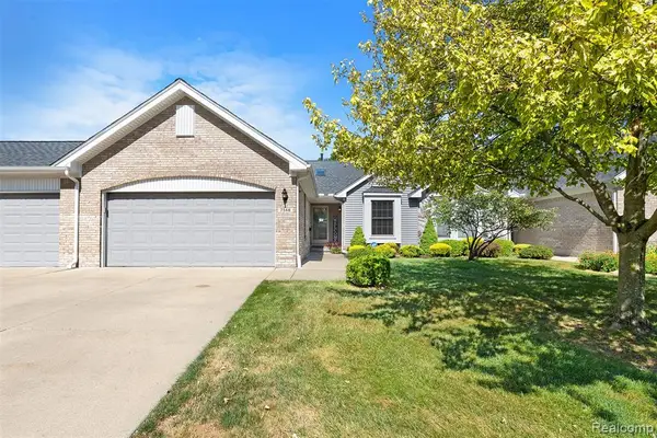 7348 Green Meadow #9, Canton, MI 48187