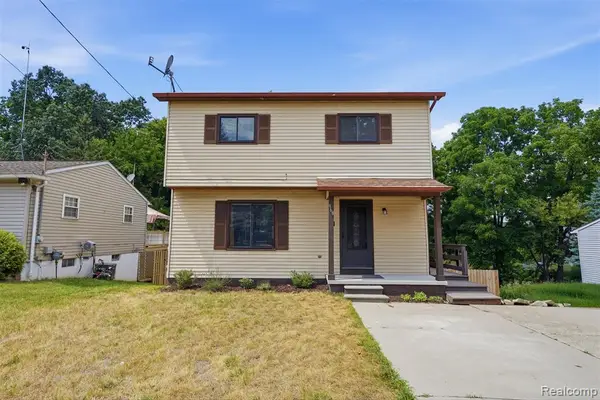 968 Parallel, Fenton, MI 48430