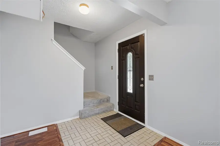 968 Parallel, Fenton, MI 48430 - #2
