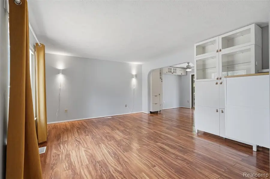 968 Parallel, Fenton, MI 48430 - #3