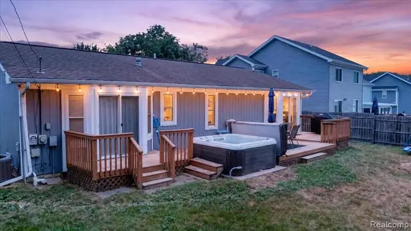 597 S Winding, Waterford, MI 48328