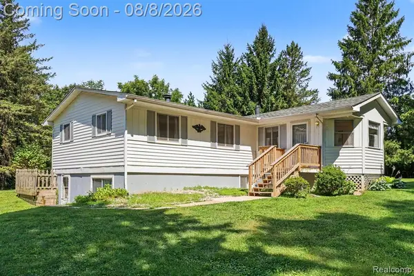 6095 Tipsico Lake, Holly, MI 48442