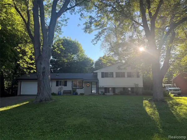 29191 Bannockburn, Farmington, MI 48334