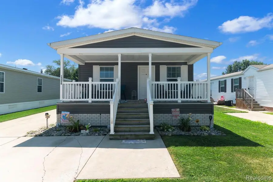 15350 Enchante, Clinton Township, MI 48038 - #2