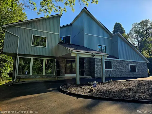 1830 Lone Pine, Bloomfield Hills, MI 48302