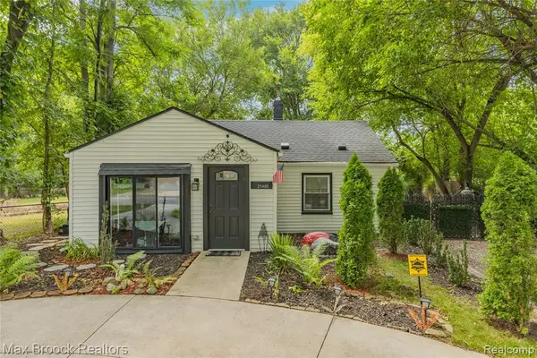 21485 Indian, Southfield, MI 48033