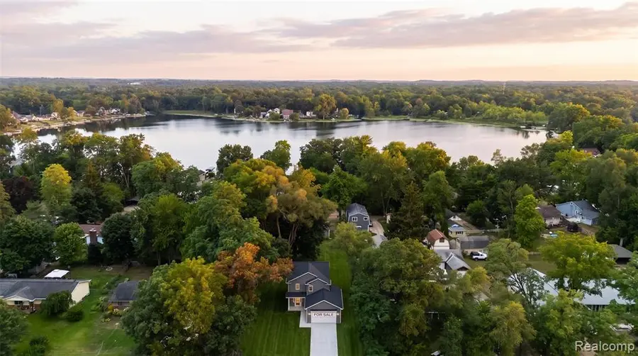 1206 W Round Lake, White Lake, MI  - #3
