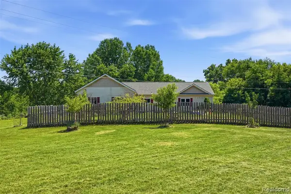 5885 Rowland Pine, Howell, MI 48843