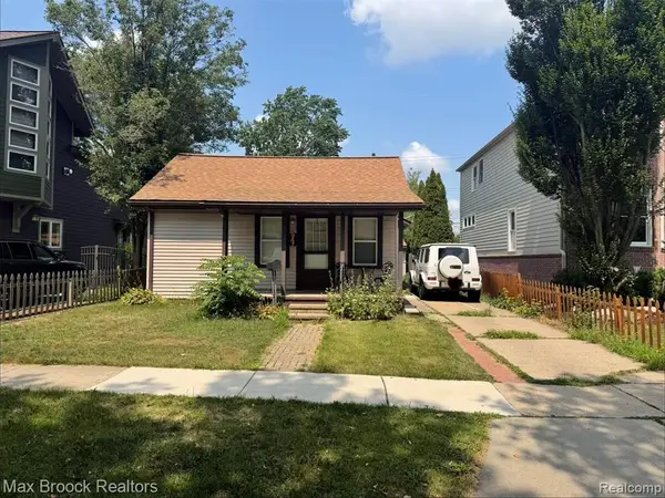 947 Bennaville, Birmingham, MI 48009