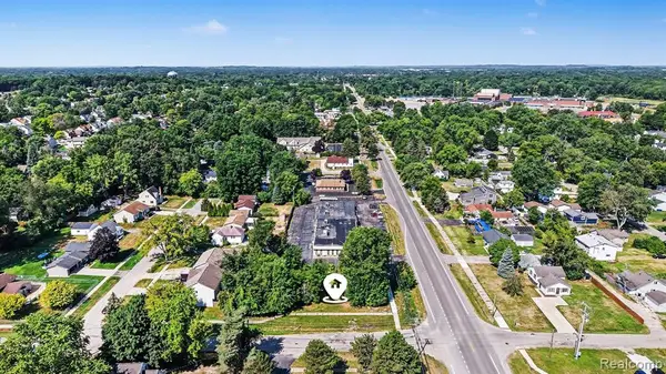 2703 Pontiac Lake, Waterford, MI 48328