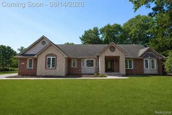 372 Hunters Ridge, Ortonville, MI 48462