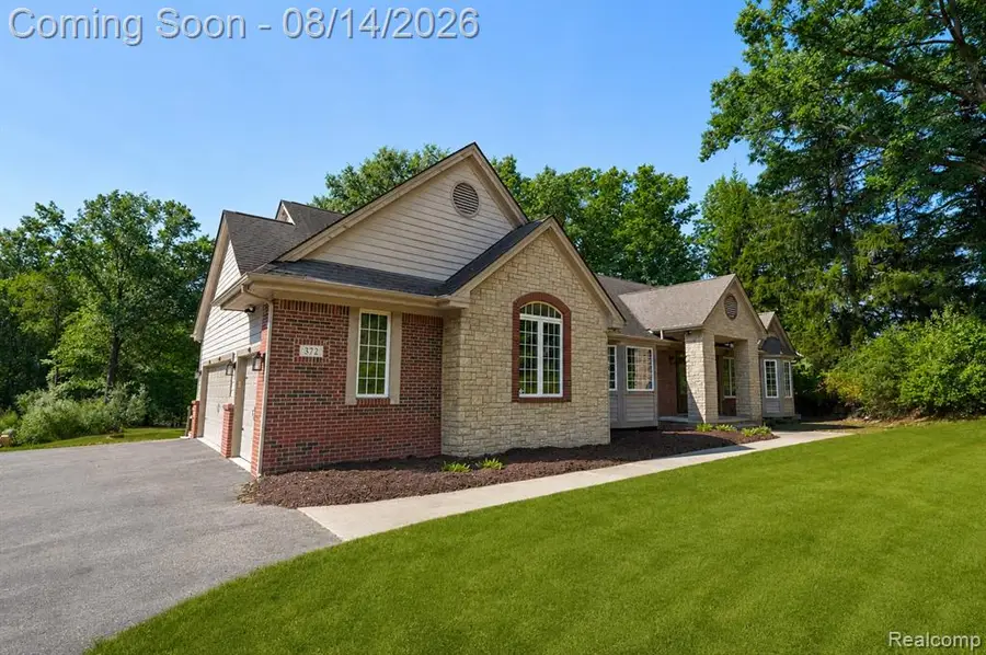 372 Hunters Ridge, Ortonville, MI 48462 - #2