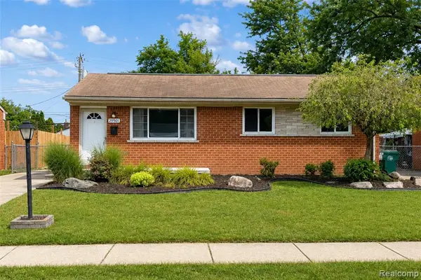 29501 Brown, Garden City, MI 48135