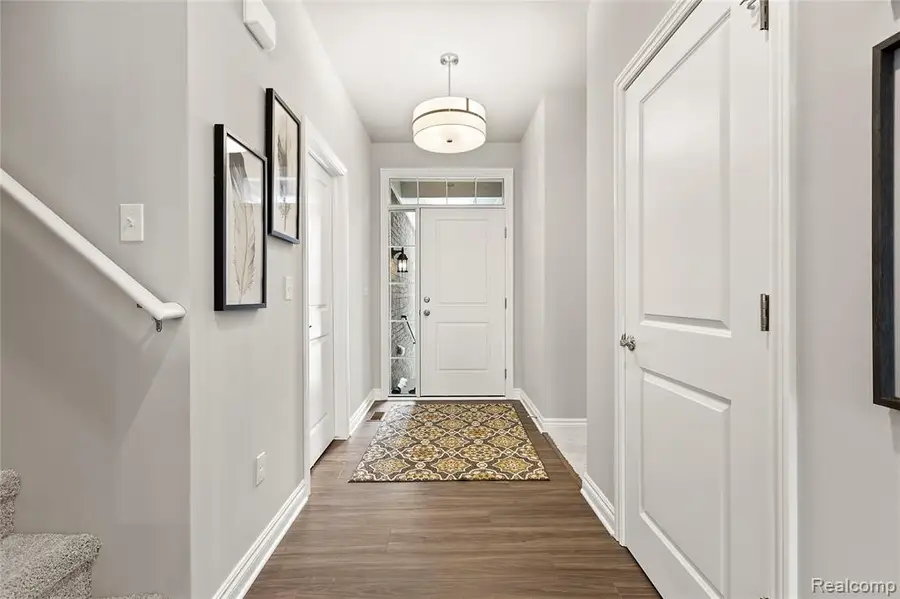 9905 Crossview #121, Howell, MI 48855 - #2