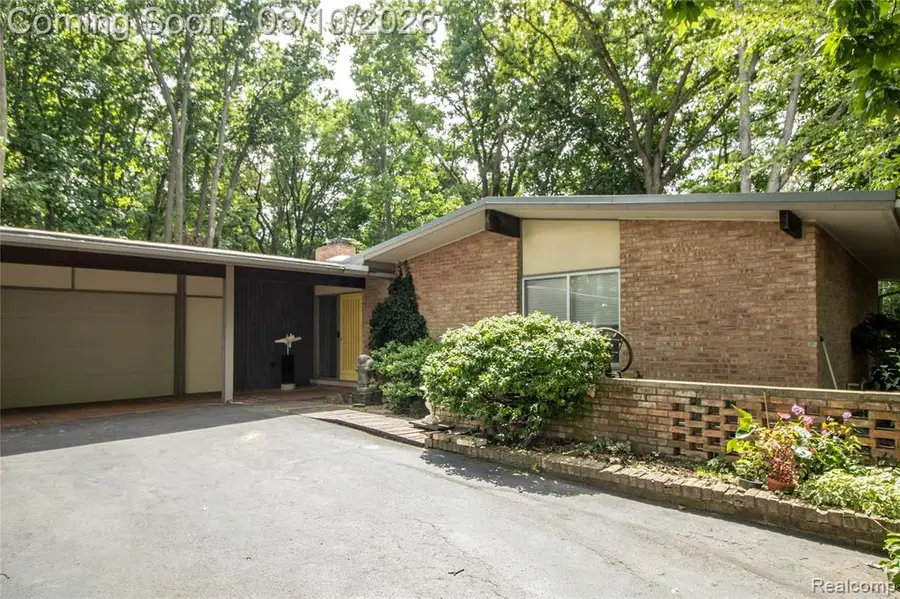 9302 Green Tree, Grand Blanc, MI 48439 - #2