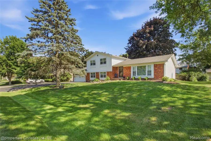 5569 Tadworth, West Bloomfield, MI 48322 - #2
