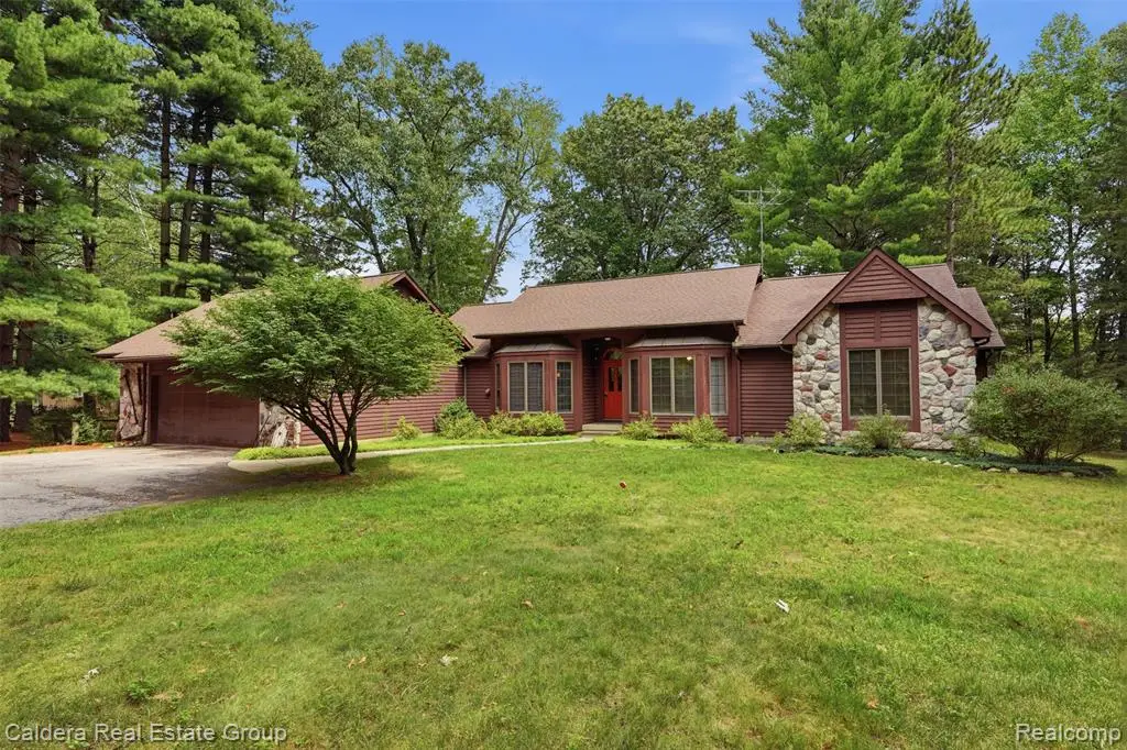 8636 Hidden Lake, Howell, MI 48855 - #1