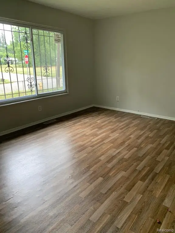 601 W Alma, Flint, MI 48505 - #3