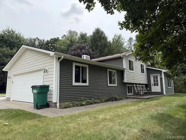 3595 Davison Lake, Ortonville, MI 48462