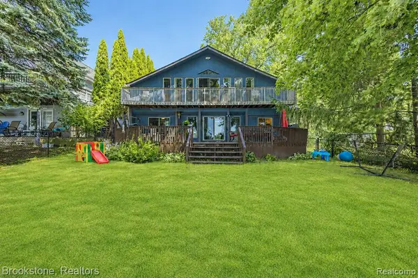 3235 Mccormick, Waterford, MI 48328