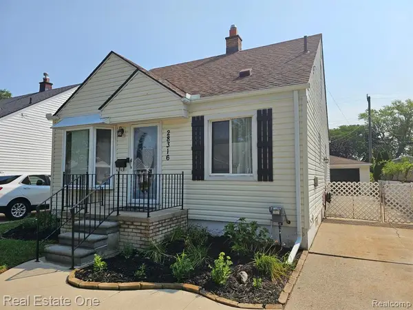 28316 Larchmont, Saint Clair Shores, MI 48081