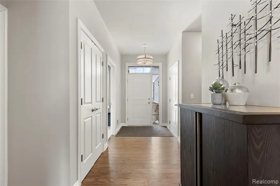 9921 Crossview #125, Howell, MI 48855 - #2