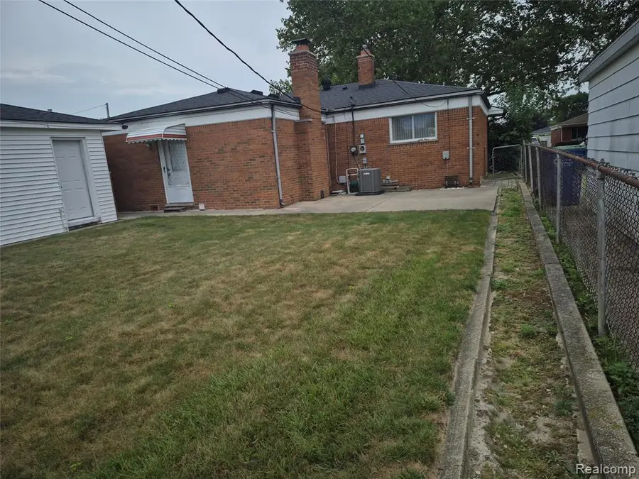 30541 Iroquois, Warren, MI 48088 - #3