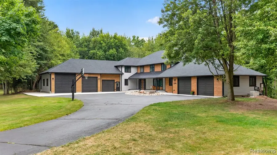 8290 Burleigh, Grand Blanc, MI 48439 - #2