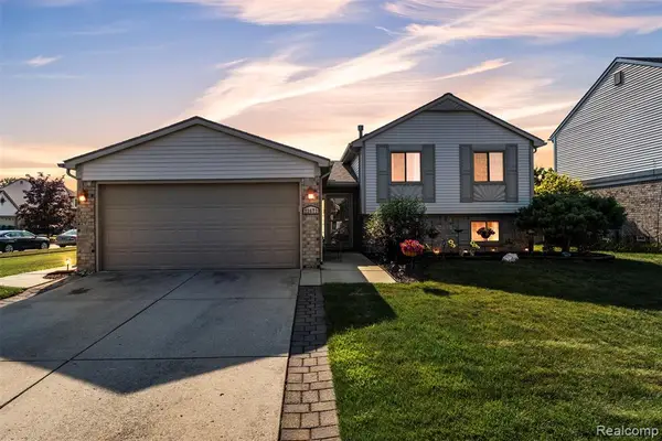 22672 Woodcreek, Brownstown, MI 48134
