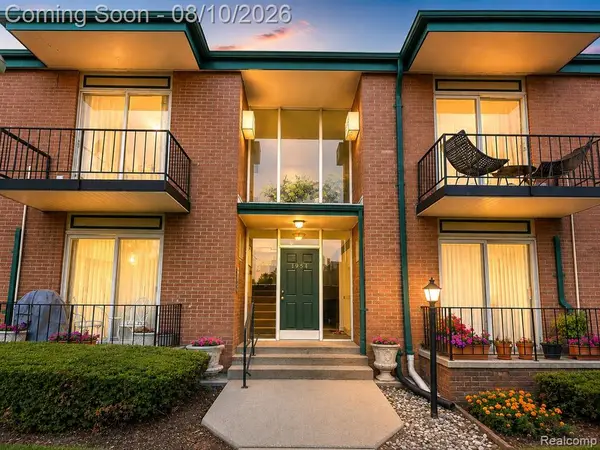 1954 Axtell #5, Troy, MI 48084