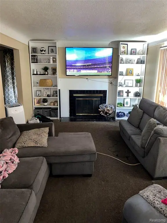 10526 W Outer, Detroit, MI 48223 - #2