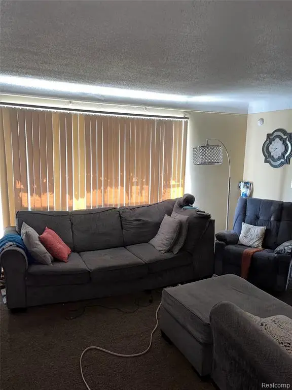10526 W Outer, Detroit, MI 48223 - #3