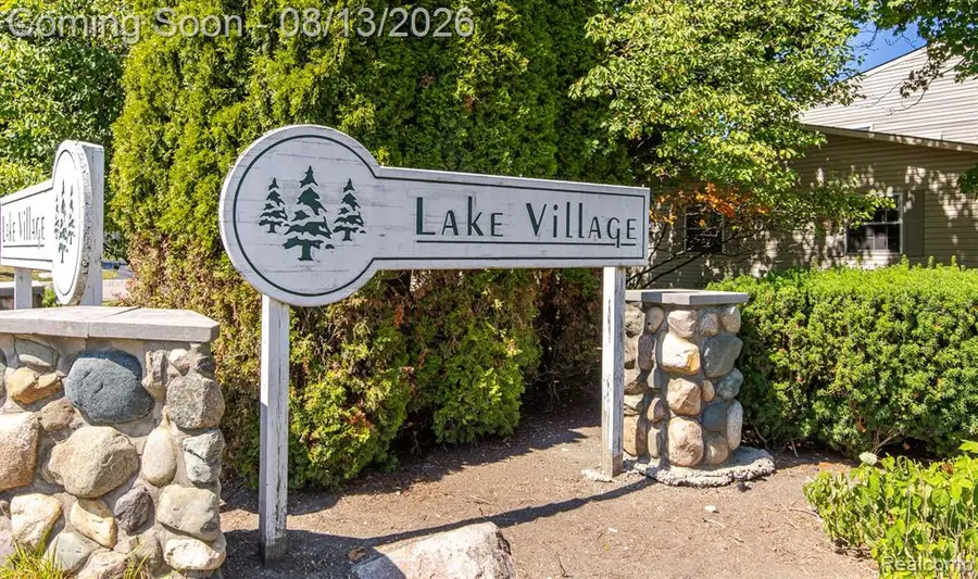104 Lake Village, Walled Lake, MI 48390 - #2