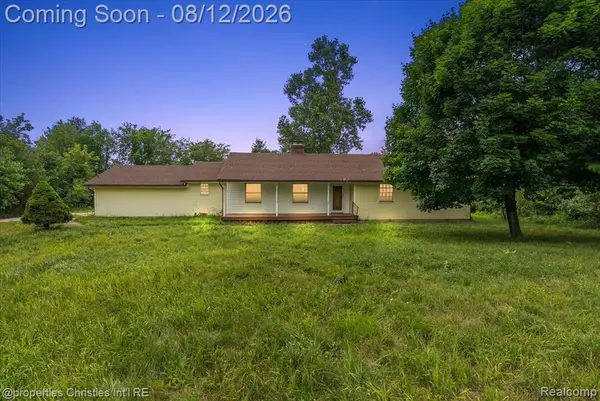 13010 Oyster Lake, Holly, MI 48442