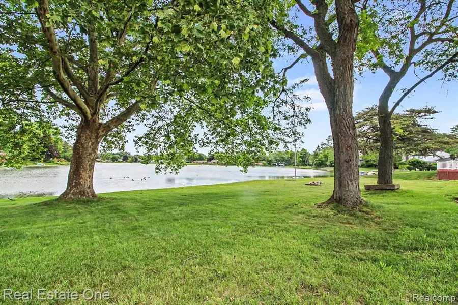 1347 E Square Lake, Troy, MI 48085 - #2