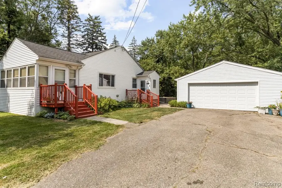 7330 Embury, Grand Blanc, MI 48439 - #3
