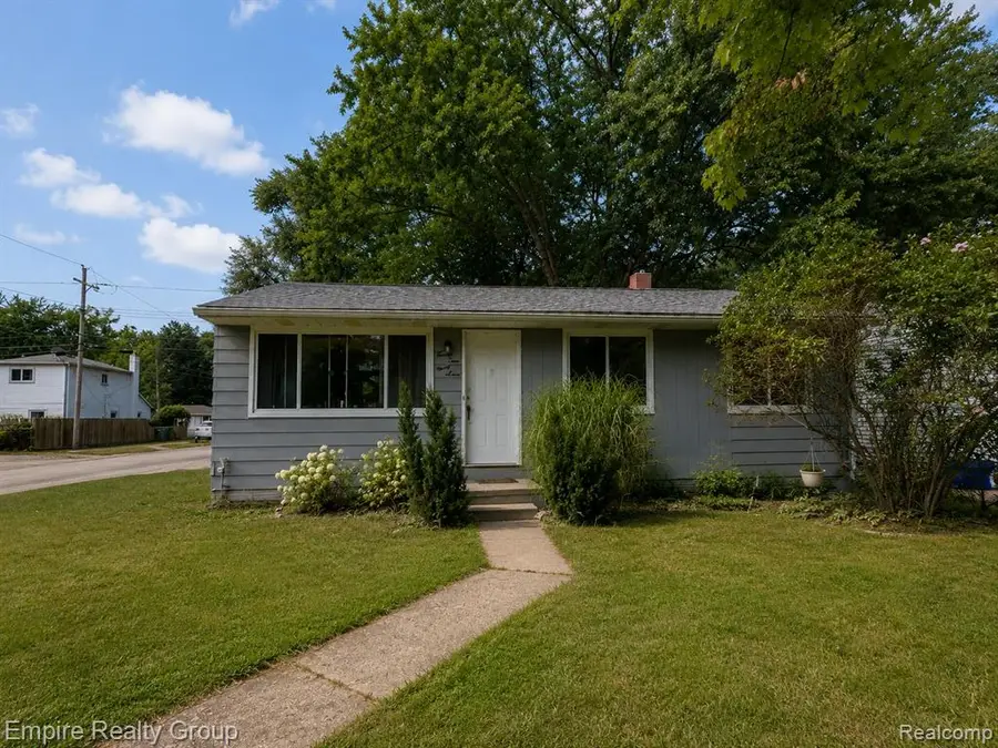 2997 Woodlawn, Walled Lake, MI 48390 - #2