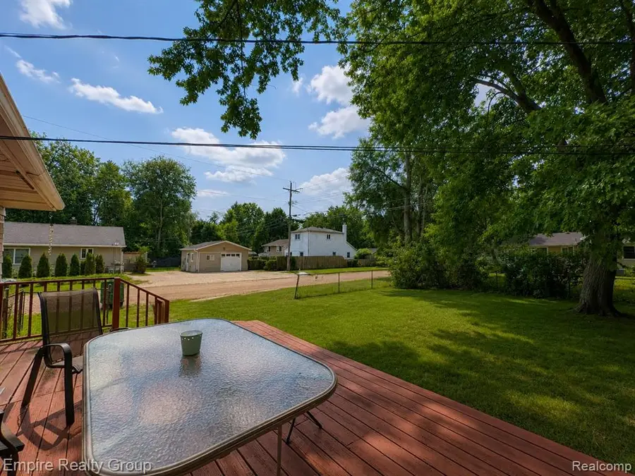 2997 Woodlawn, Walled Lake, MI 48390 - #3