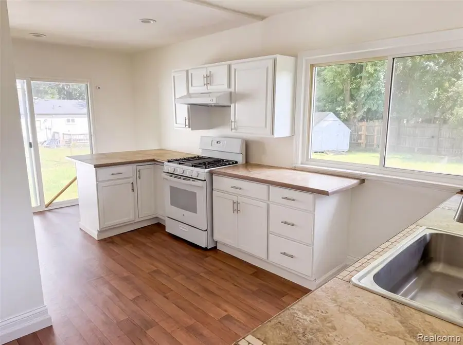 21420 Jefferson, Farmington, MI 48336 - #2