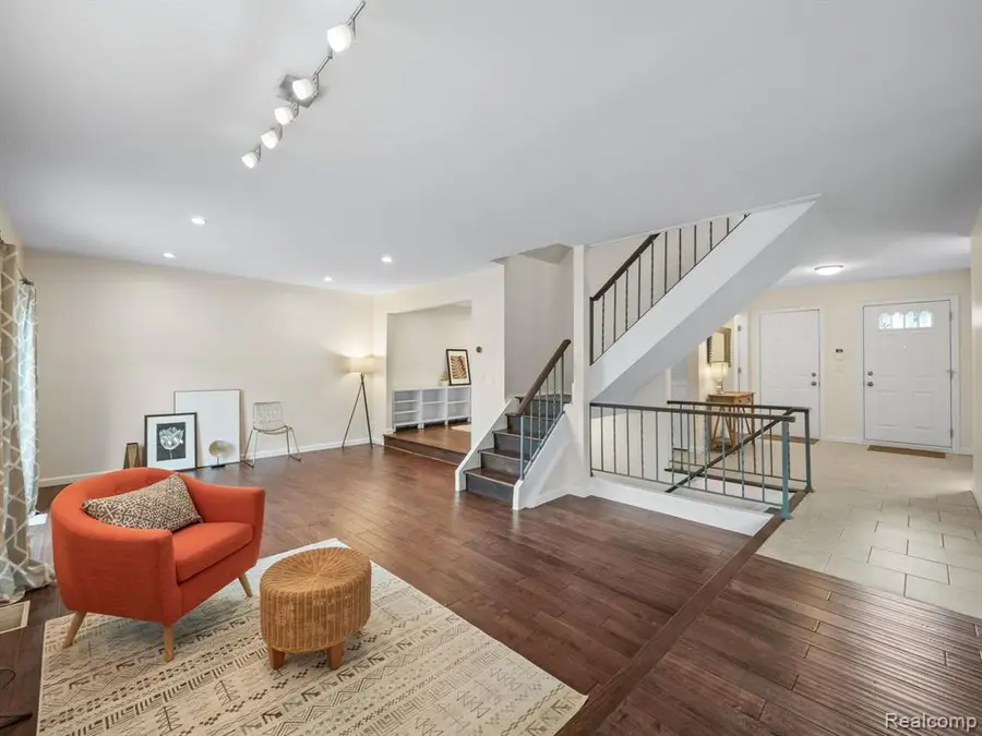 177 E Long Lake, Bloomfield Hills, MI 48304 - #3