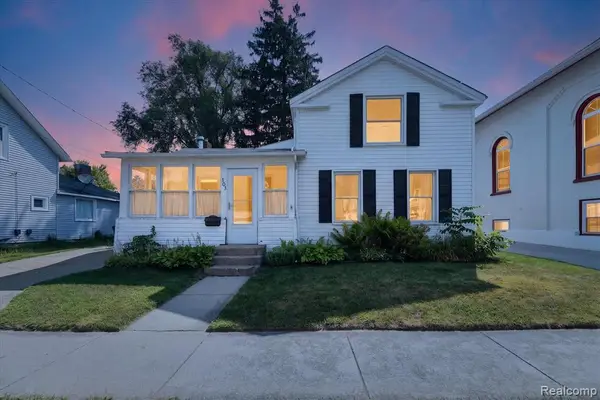 103 Washington, Holly, MI 48442