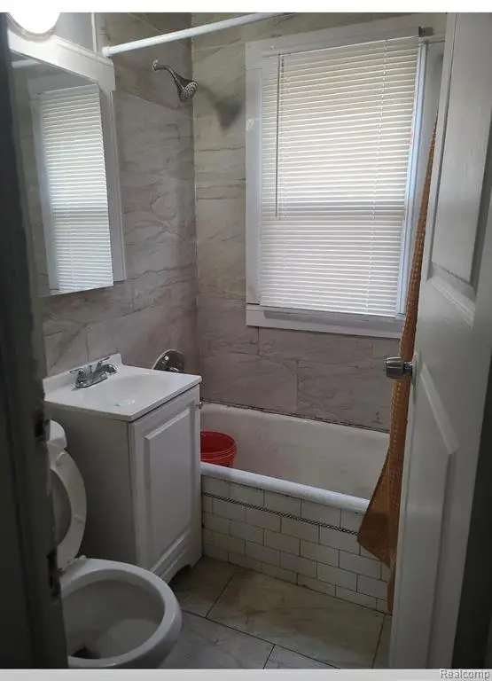17459 Goddard, Detroit, MI 48212