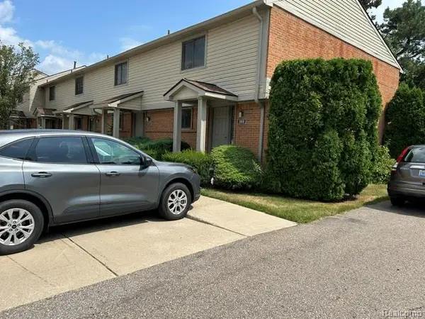 3868 Old Creek, Troy, MI 48084
