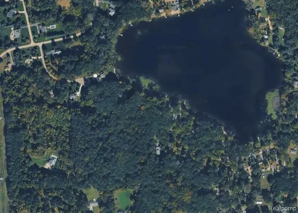 5260 Woodlane, Clawson, MI 48348