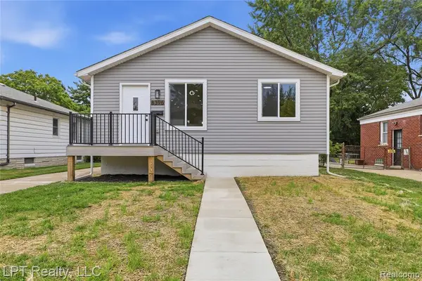 8396 Dale, Center Line, MI 48015