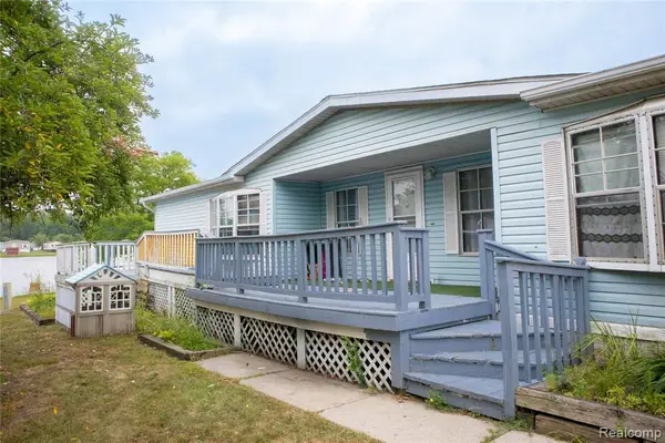 48584 Lakeview, Utica, MI 48317