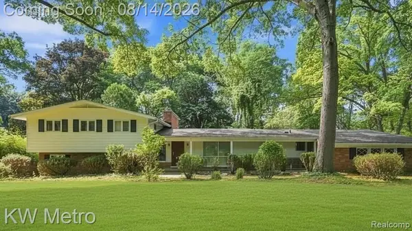 4966 Whispering Pine, Bloomfield Hills, MI 48302