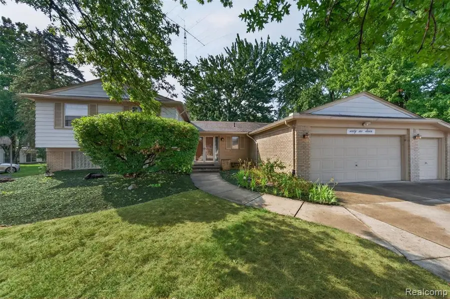 6611 Cottonwood Knoll, West Bloomfield, MI  - #2